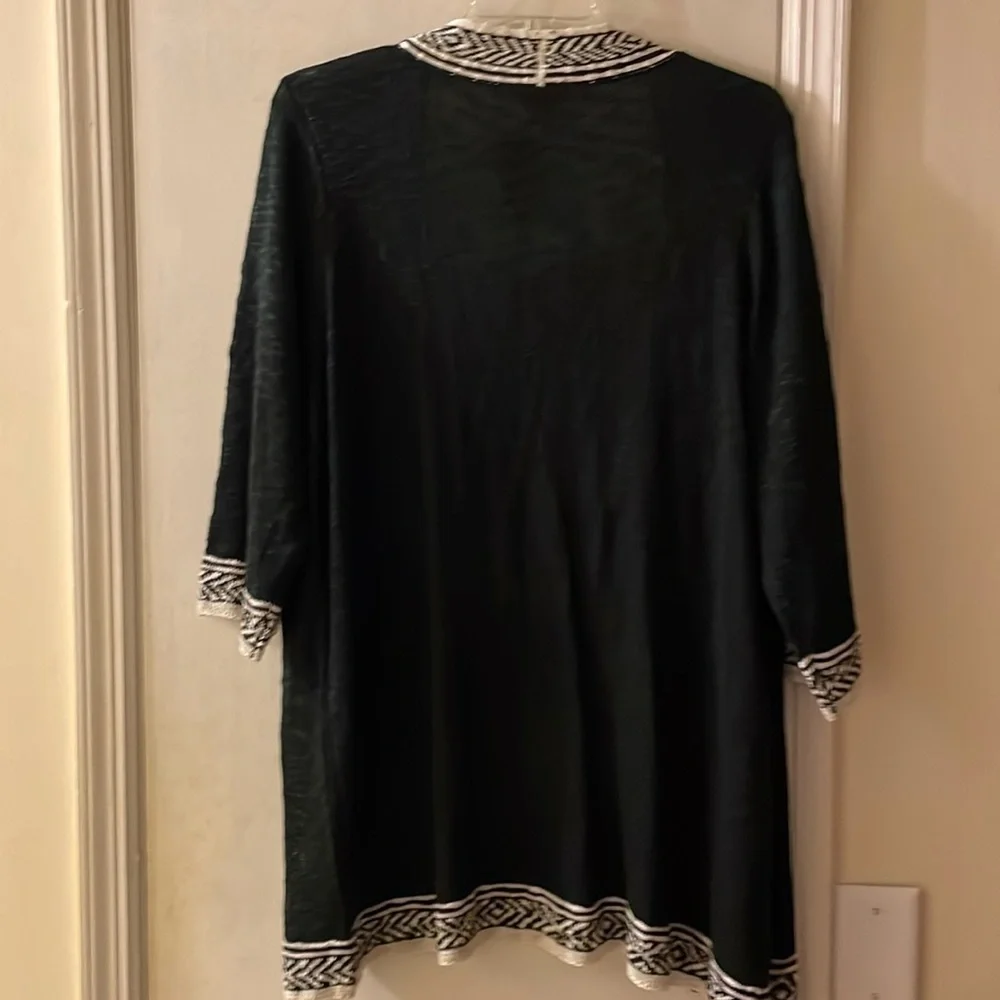 Torrid black 3/4 sleeve geo border kimono​​ - Picture 2 of 3